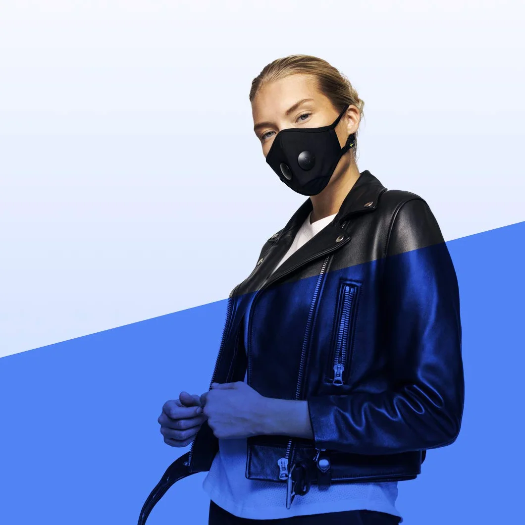 Airinum Urban Air Mask 2.0 - Máscara de Aire Reutilizable y Ajustable que Protege Ante la Contaminación del Aire, la Neblina Tóxica, los Alérgenos y las Bacterias - Onyx Black XS